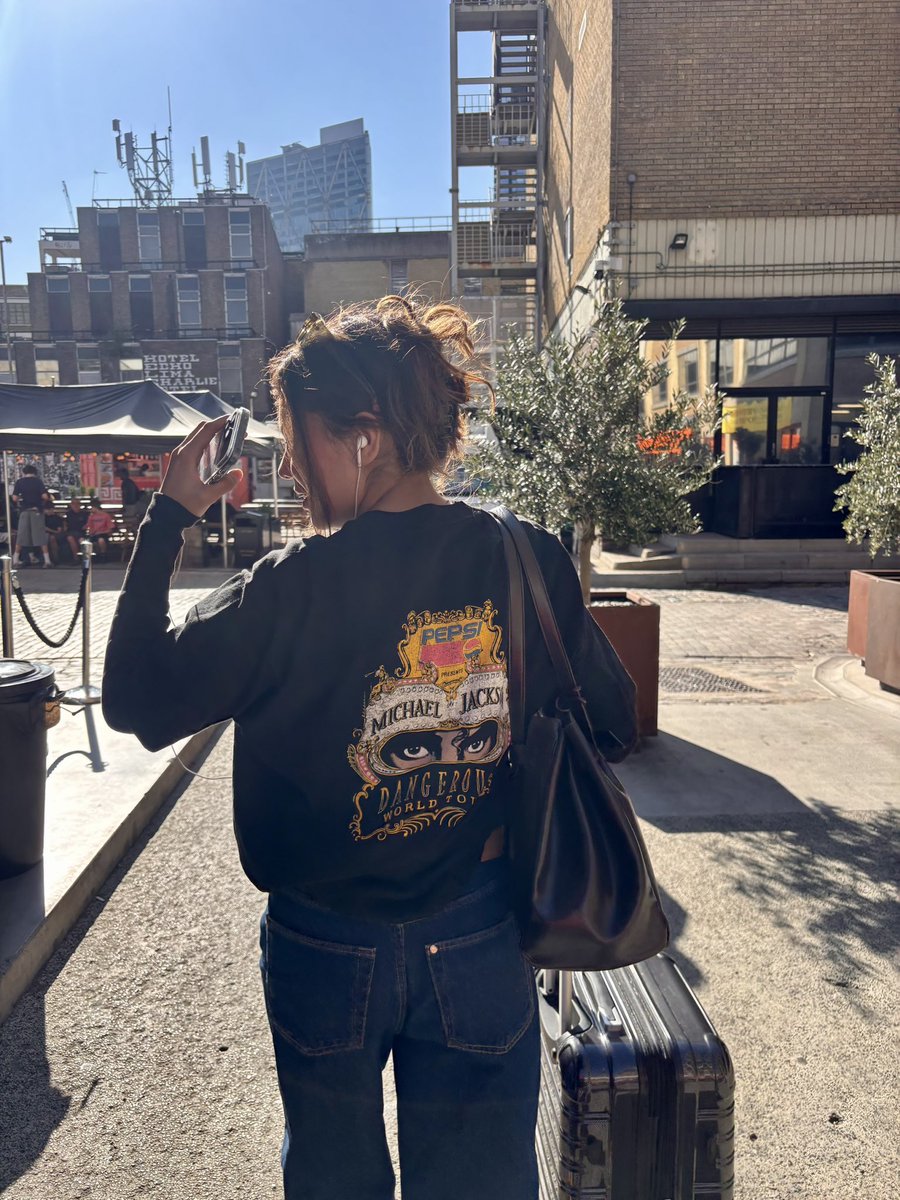 sunsetsdrivers's tweet photo. too scared to wear it again, its too fragile like how do i preserve the print help😭 https://t.co/ez4lshRZeB