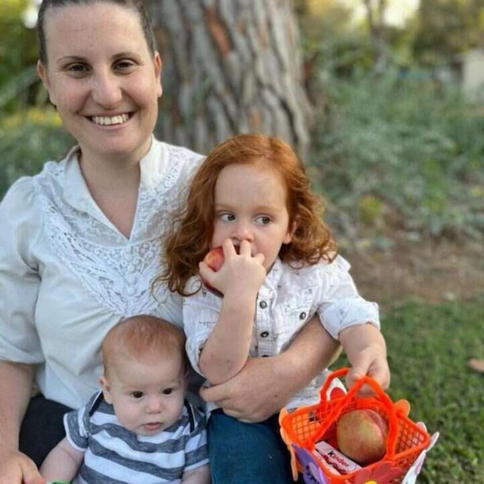 heart_ISR's tweet photo. "They killed them with their hands. They told me it didn't matter. That I'd have a new wife, new children. A better wife and better children."

Gaza terrorists murdered the wife and children of Yarden Bibas and tortured him for it while he was held captive.

We will never forget it.