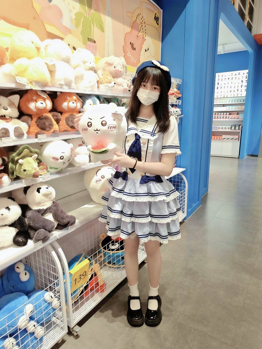 SUper_DumplinGG's tweet photo. dumplinn is working so hard
so she deserves 🍣foods, 🧸bag and 🍉chiikawa, doesnt she?
ദ്ദി(  •̀ ᗜ •́  )ᕗ https://t.co/WLmJ8TuhIh