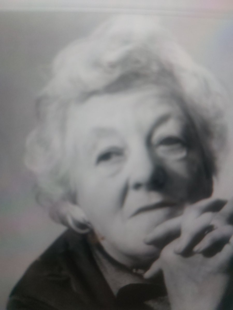 MagnusBlauzahn's tweet photo. Erinnerung an
 Margreth Rutherford
*11.05.1882 gest.22.05.1972
Verheiratet gewesenen Stringer Davis,Schauspieler *04.06.1899 
Gest.29.08.1973 der Mr.Stringer in den 4 Miss Marple Filme.
Sie spielte auch zB. In
Miss Robin Hood
Die Morde des Herrn ABC
Die Gräfin von Hing Kong https://t.co/nWENuXCCWR