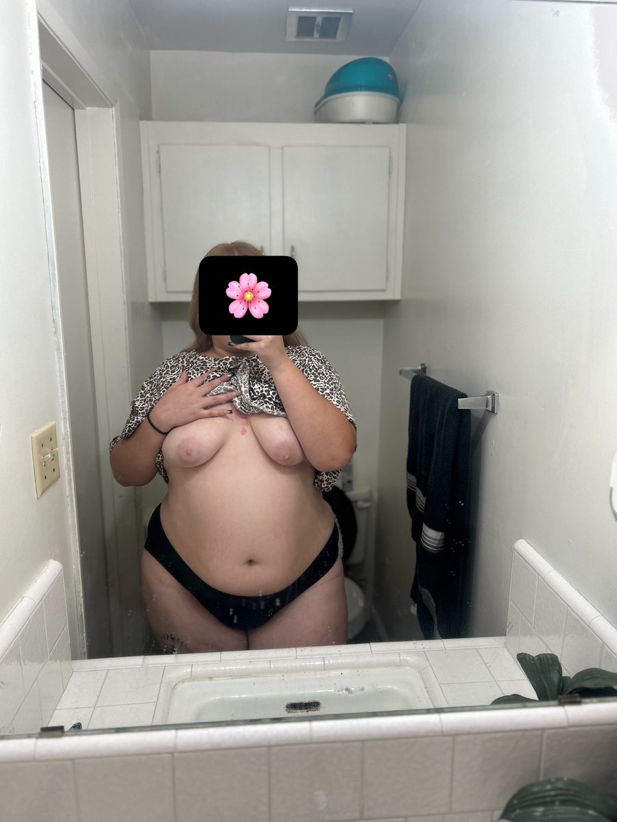 hit_thezaa's tweet photo. good morning;> 
#titties #boobs #nsfwtwtًً #thick #thicktrunktuesday #thicc https://t.co/oUFl9gyRiL