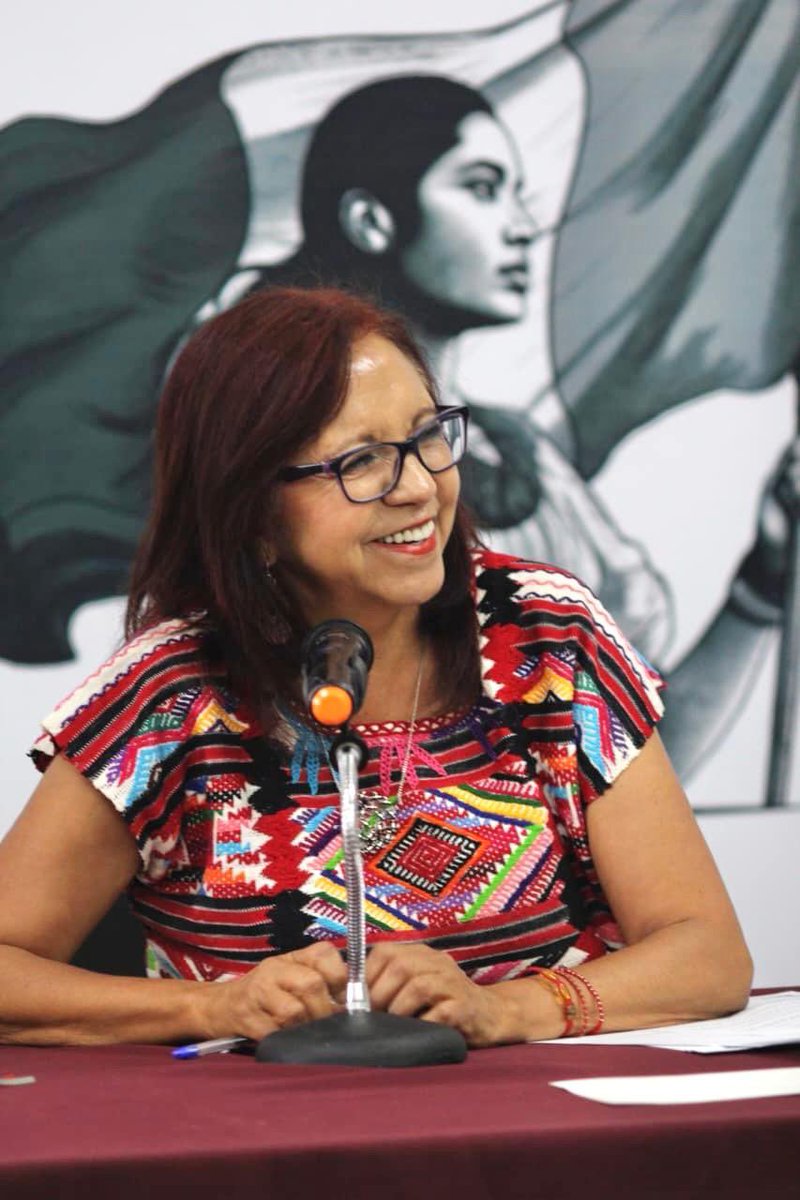 Letamaya's tweet photo. #DesdeElTerritorio

En #Oaxaca, me reuní con la delegada @NancyOrtizOax y las y los directores regionales. Conversamos y compartimos experiencias sobre el trabajo que llevan a cabo todos los días para acercar los programas y pensiones de #bienestar a las familias oaxaqueñas. 

Planteamos nuevas acciones para consolidar la justicia social y el #bienestar en la región, siguiendo el principio: por el bien de todas y todos primero los pobres. 

Gracias por el cálido recibimiento, sobre todo por la invaluable labor que realizan visitando casa por casa, con el fin de servir al pueblo de México.