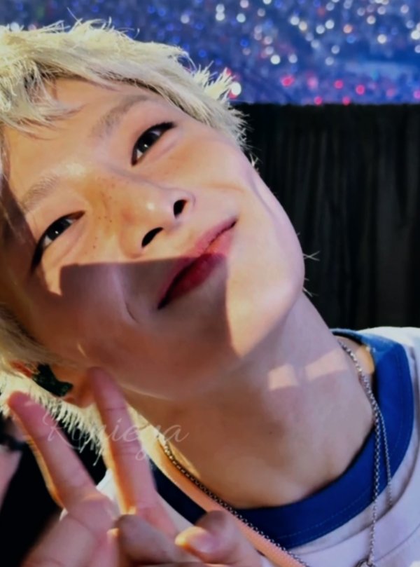 top_ayen's tweet photo. YENI 🥺 WITH 🥺 FRECKLES 🥺 https://t.co/1cnv1Wyb0P