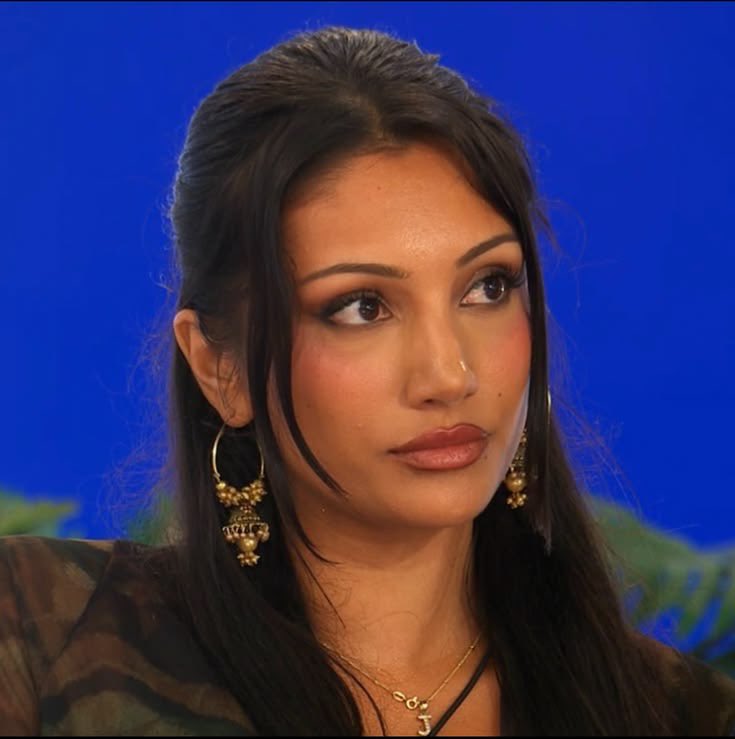 analinaclues's tweet photo. They really put this face card in the villa and expected me to care about her wrongs 💀 https://t.co/ccgMQSetk6