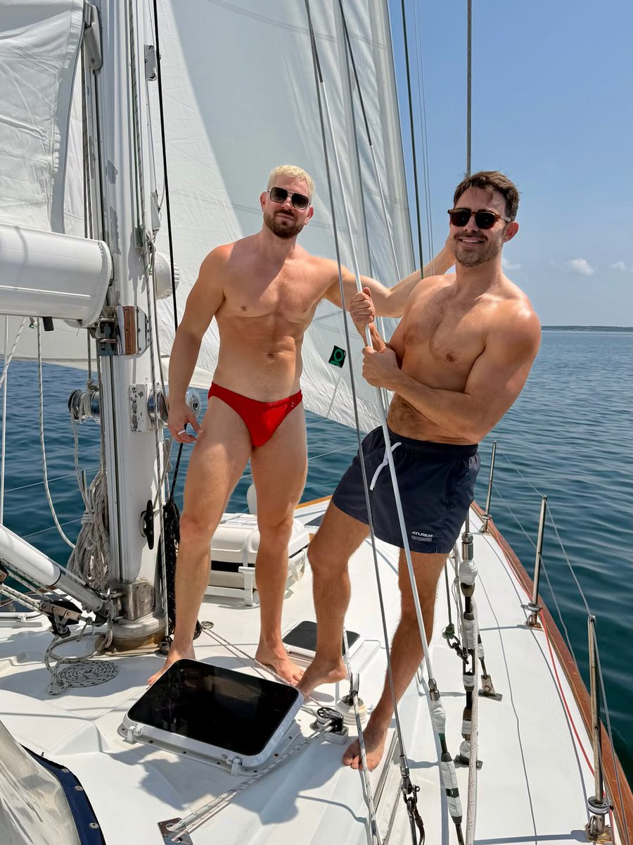 ChasteMen's tweet photo. HUSBAND vs HUSBAND

Who wore the red #speedos better?
Jonathan Bennett (Aaron Samuels in Mean Girls) or his spouse James Vaughan?

#lgbt #gay #men #underwear https://t.co/25UCeaU2cL