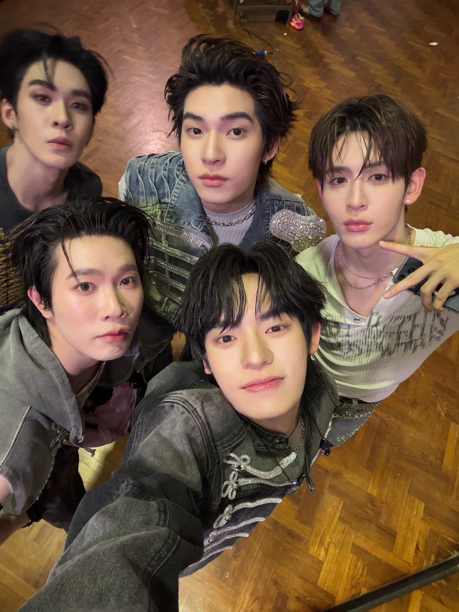 porsuppakarn's tweet photo. เรียบร้อยครับทุกคนวันนี้ ทุกคนสนุกม้ายยย ป๋อเต็มที่มากลืมป่วยเลยครับ ทุกคนชอบโชว์ของป๋อมั้ย เต็มที่มากเลยน้าทั้ง Dexx และกับตี๋ตี๋ และทุกโชว์ หวังว่าทุกคนจะได้เติมปิ๊ปและแฮปปี้นะครับ ทั้งหน้างานหน้าจอ ใครมีอะไรอยากบอกเมนต์มาได้น้า ป๋อขออาบน้ำนอนก่อนนะค้าบบบ🫶🏻

TEETEEPOR CHEER UP
#ตี๋ตี๋ป๋อสปอร์ตเดย์2026
#DMDSPORTSDAY2026