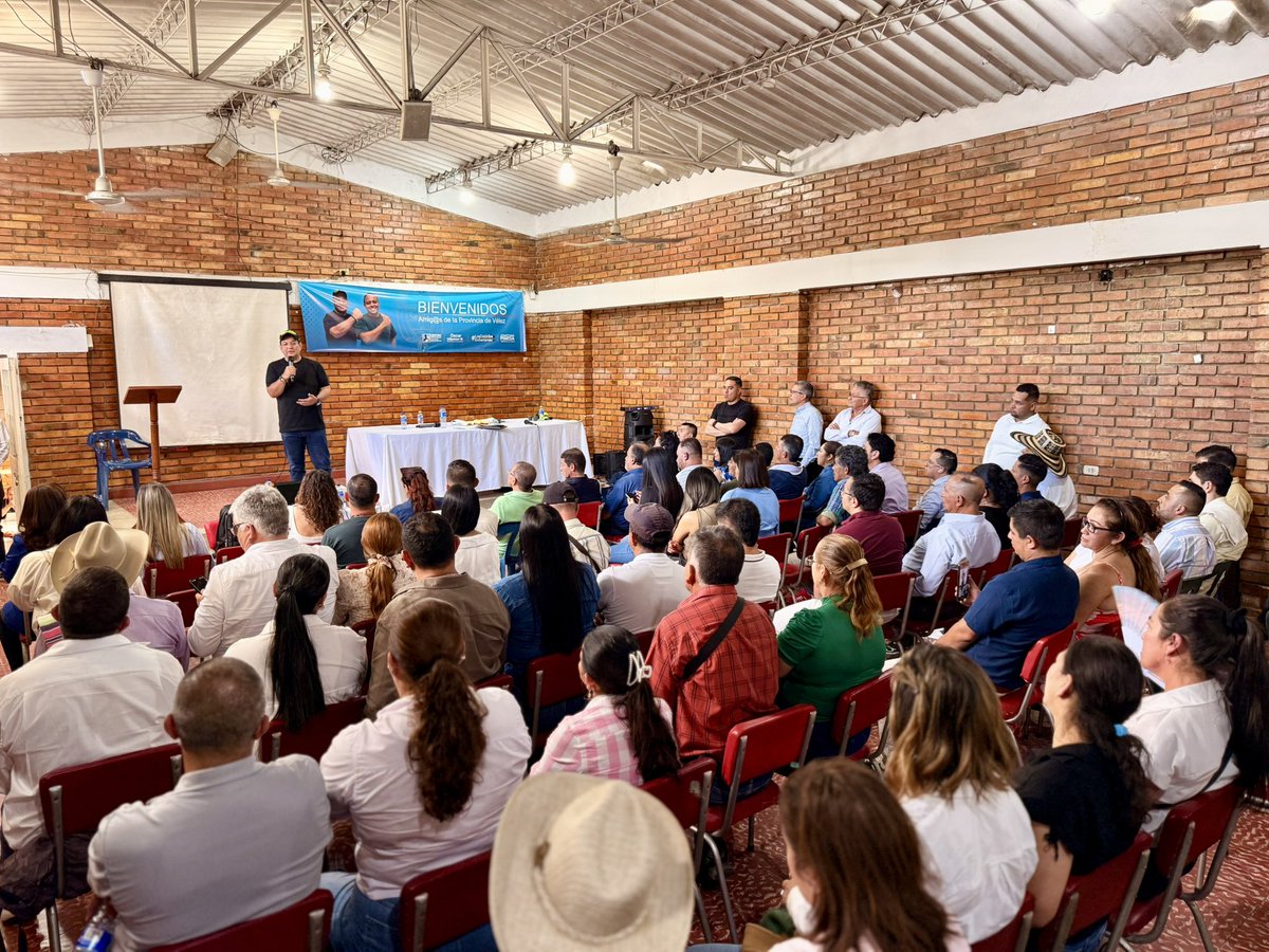 soyjonathanpine's tweet photo. En la provincia de Vélez, junto al senador @oscarVillamiz, escuchamos de primera mano las necesidades de la comunidad.

Nuestro compromiso es seguir trabajando desde el #Congreso por la #seguridad, el #desarrollo y las #oportunidades que merece esta región. https://t.co/u5KctZyunx