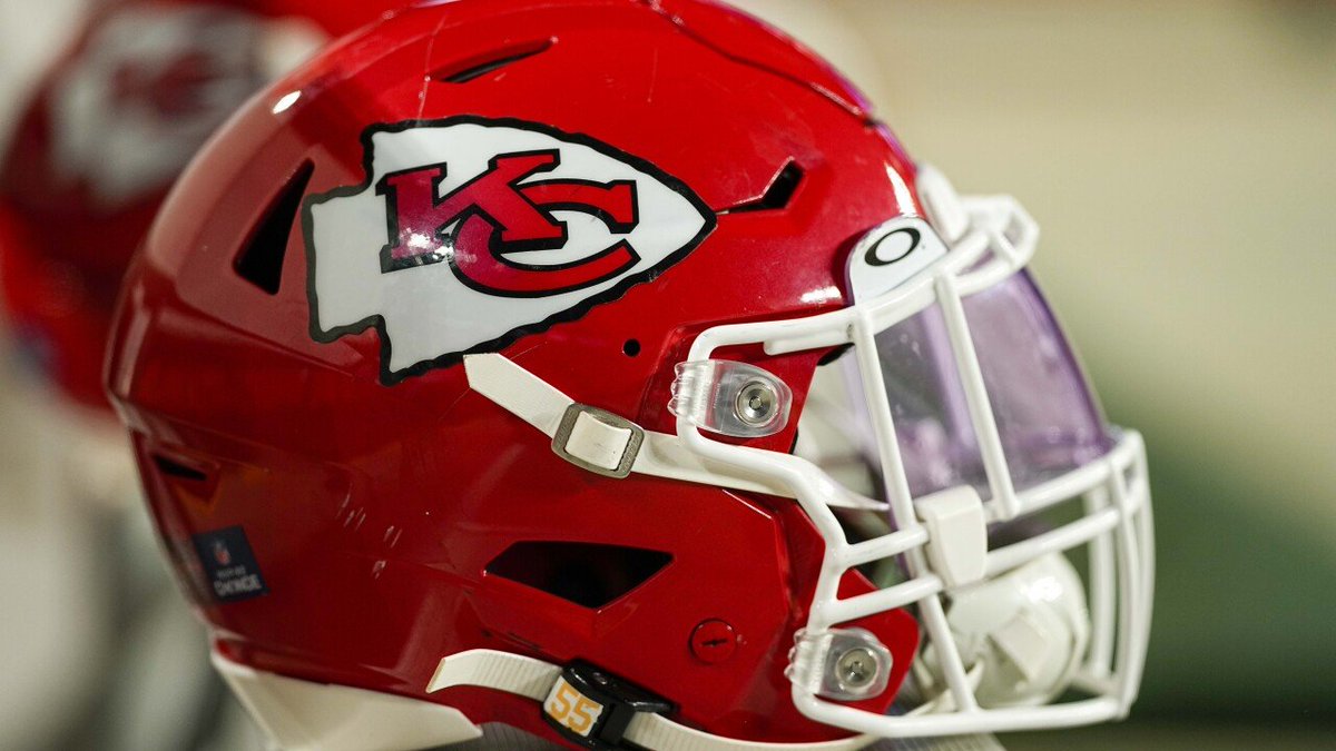 Major sigh of relief in St. Joseph! 🙌💨
Tests on Chiefs rookie WR Cyrus Allen revealed a shin bruise, per source. Nothing was torn or broken—a best-case scenario. @AdamSchefter
🎙️ @HenseToddJR3
🎙️ @LouMontagna
🎙️ @ChiefsInsider
🤝 Our Partners @TalkPrimeTime
#Chiefs