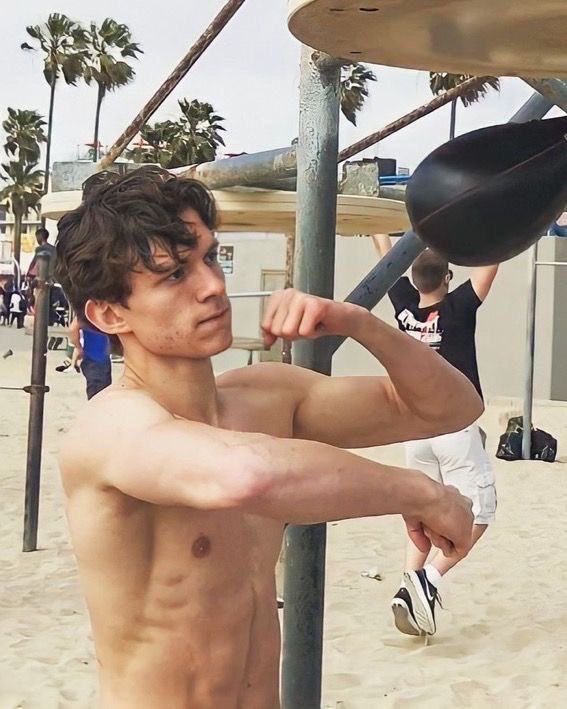 jadawadas's tweet photo. the concept of starting to feel attracted to Tom Holland only after seeing this movie… couldn’t be me https://t.co/GjXysTUTGB