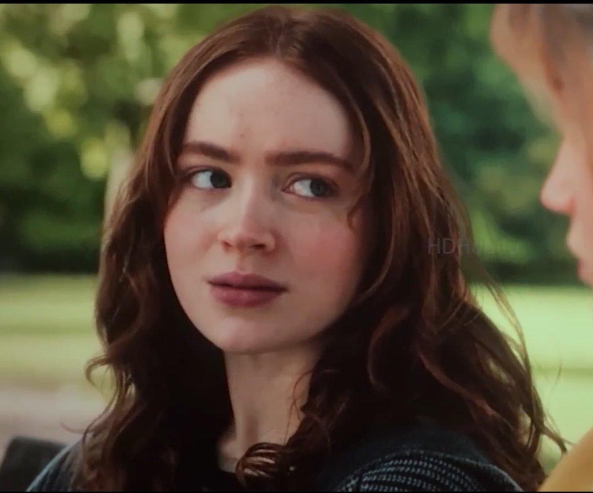 _ak41i's tweet photo. Can we talk about how insanely pretty she is in the park scene? https://t.co/fGQmbwhtgB