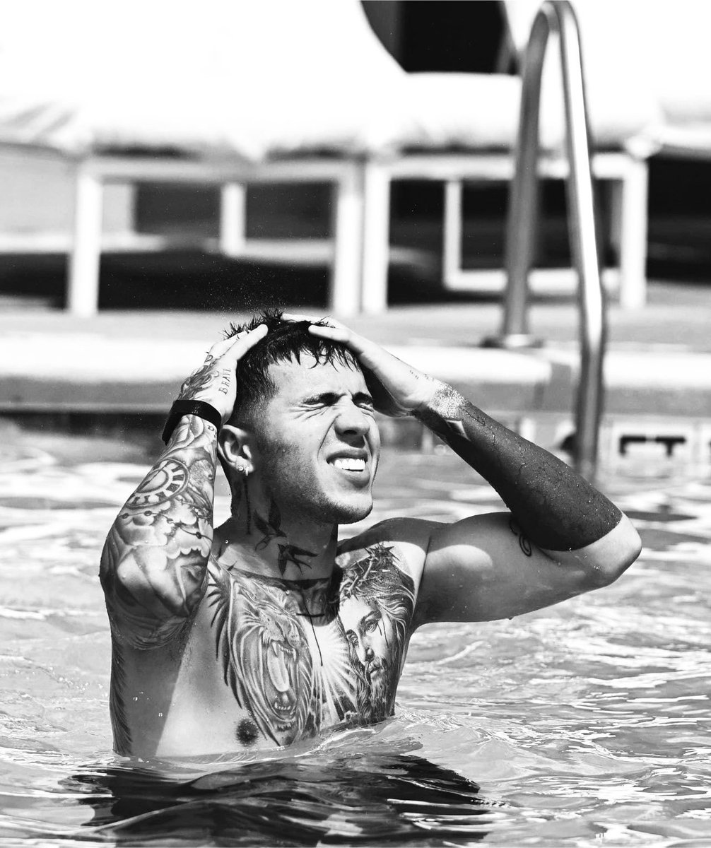 lvsabraldess's tweet photo. lindo, hot, toda. https://t.co/2ucIvqnVC5