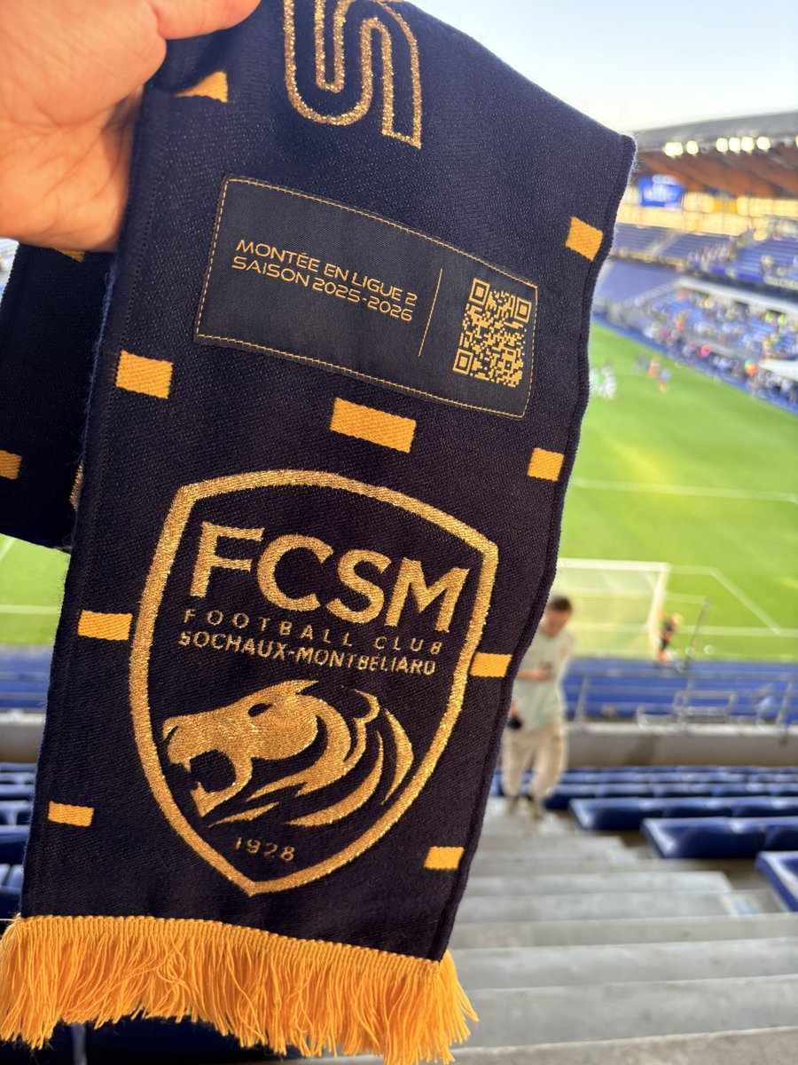 Mimiie025's tweet photo. Mon écharpe coup de cœur 😍
#FCSM
#MONTEEENLIGUE2
💛💙 https://t.co/P7K39eFPvD