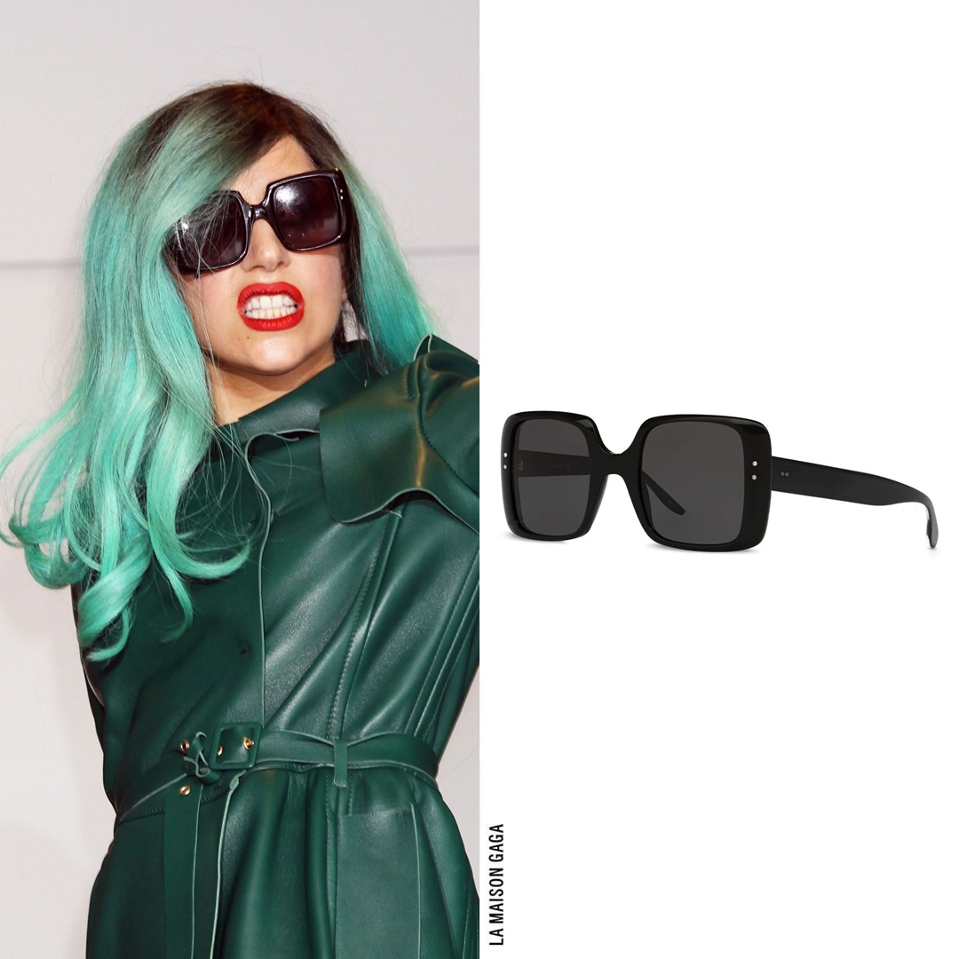 LaMaisonGaga_'s tweet photo. Lady Gaga landed in Narita Airpot, Japan wearing a @MaisonValentino Fall/Winter 2011 bottle-green leather trench coat with matching custom emeraude @LouboutinWorld "Daffodile" pumps and vintage #FrameFrance shades. https://t.co/CDP8OnXjEz