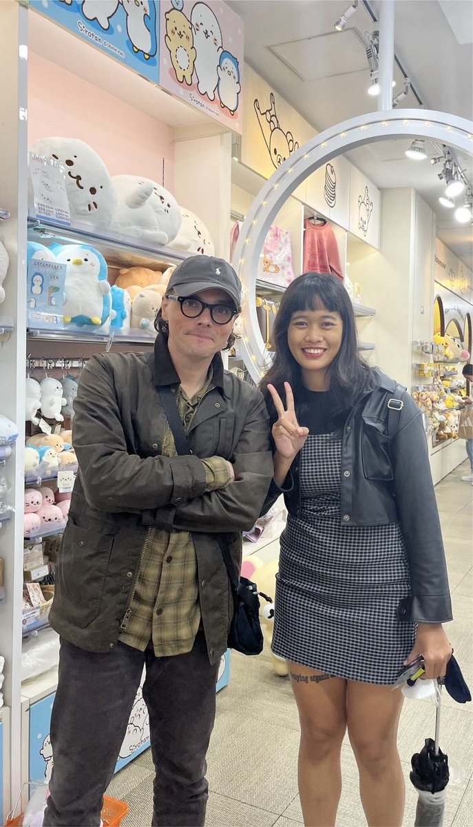 sadopacifists's tweet photo. wish i knew what they bought from this store if anything https://t.co/gDOlItYwUc