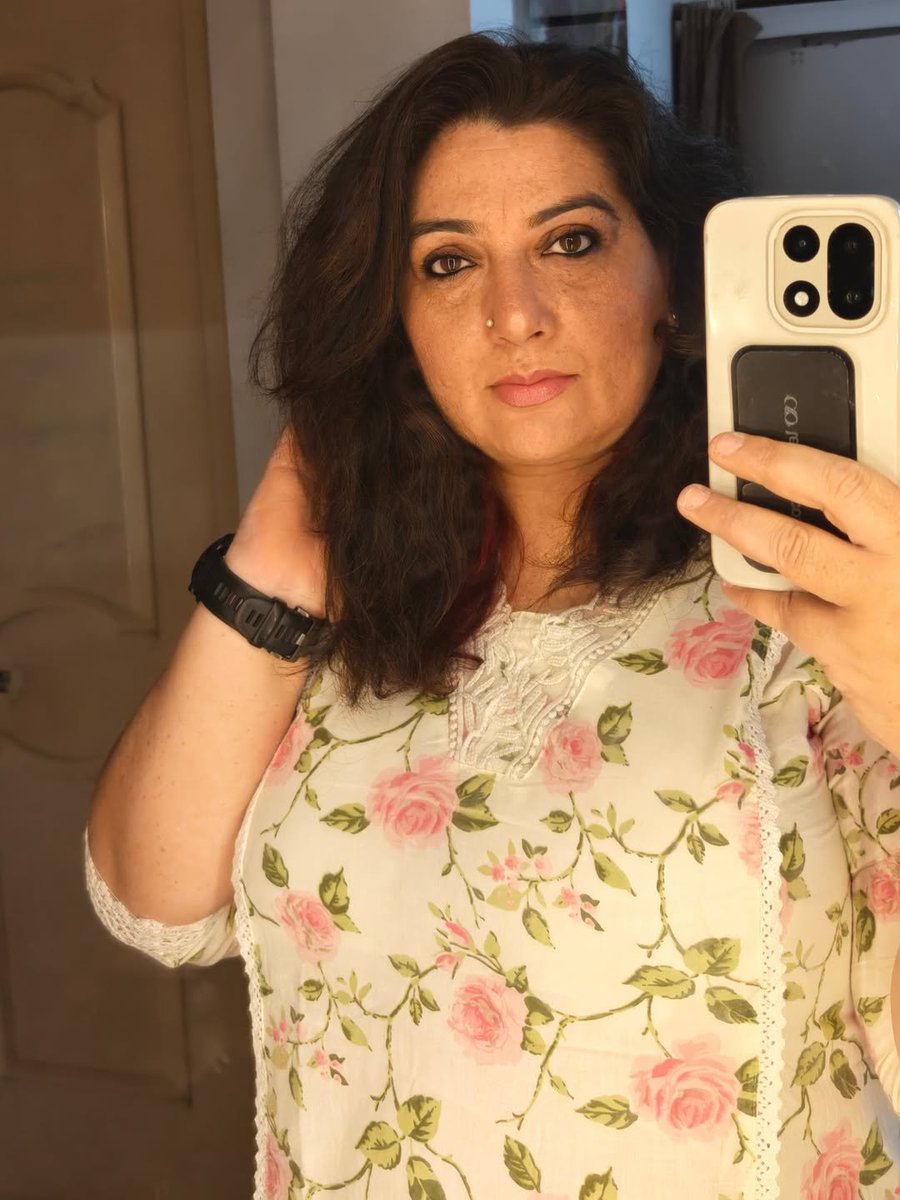 Nasreenlovyll's tweet photo. Good night piyari sakhi saheliyo subha mulakat hogi tab tak ke liye meri pic ke bare me btao kiyaa soch rahye ho dekh kr meri piyari beti @ruab_kh  ke liye 🩷💋 https://t.co/eeQlIKrG5I