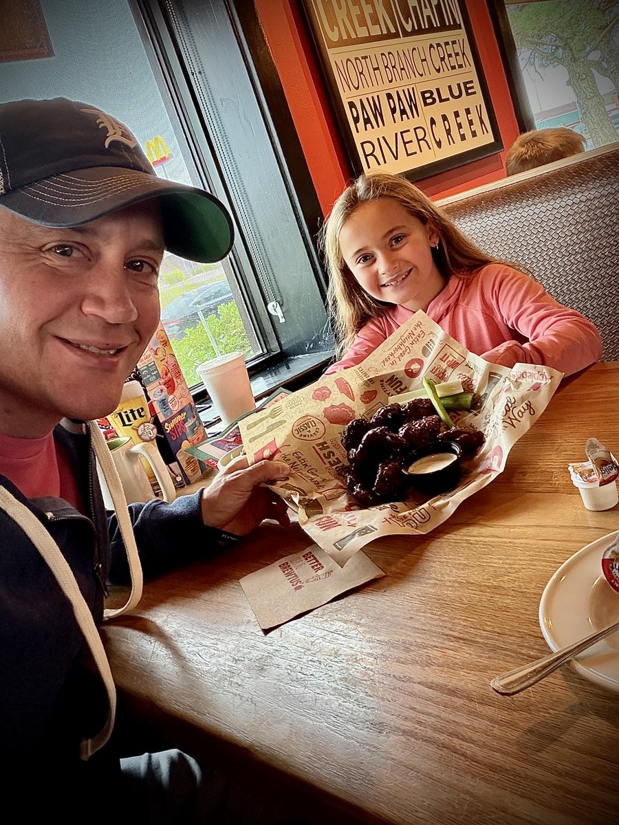 TomLeonard28's tweet photo. First stop: Applebee’s for BBQ wings.

I was just informed that if she goes to a college that doesn’t let her have a puppy, she’s going to find a boyfriend that does. 😩 https://t.co/bDjKtpa9aJ