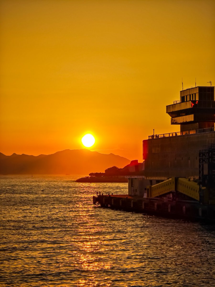 ObduliaTaake's tweet photo. Got lost in this dreamy lo-fi beat while walking through golden hour streets—music hits different when it wraps around your whole vibe.， https://t.co/3ehNsqy6l6