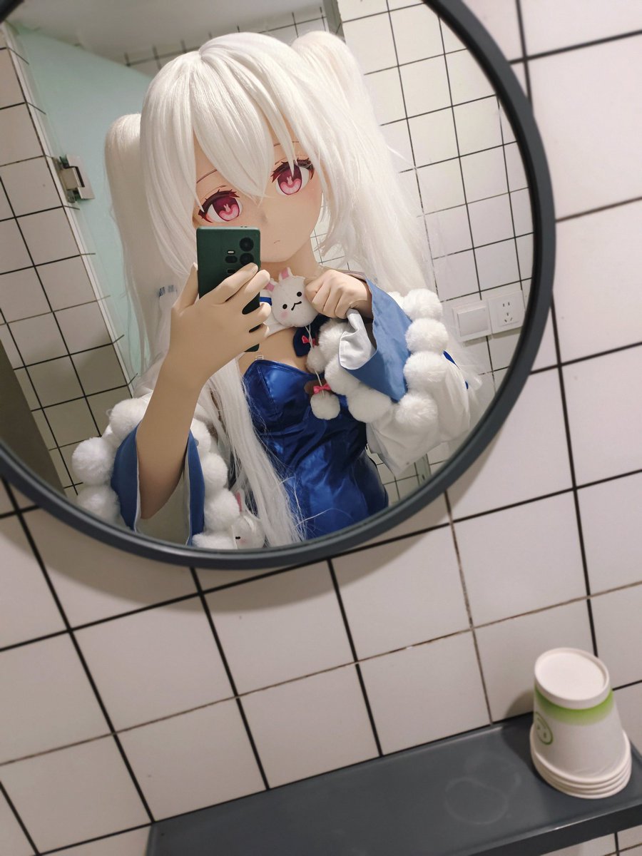 Talkie44's tweet photo. 多喜爱我一点~#kigurumi #拉菲 #兔女郎 #白丝 https://t.co/GSPNRkXmSK
