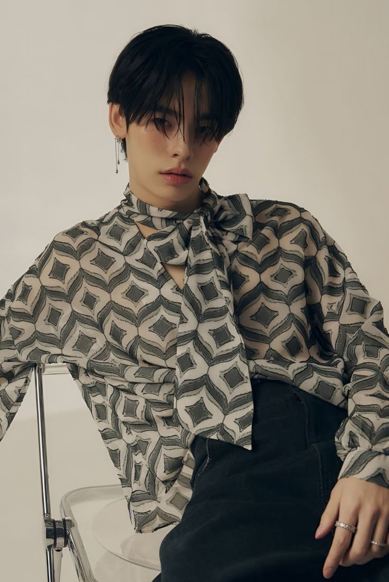 ttpshuvava's tweet photo. Por can be hot, handsome, cute, and beautiful. That's his versatility, not proof that anyone is forcing him to be someone he's not. People have different sides, and he has every right to express them. I'll support every version of him. Stop speaking for him and let him be.🤍 https://t.co/2yudRsZ9eO