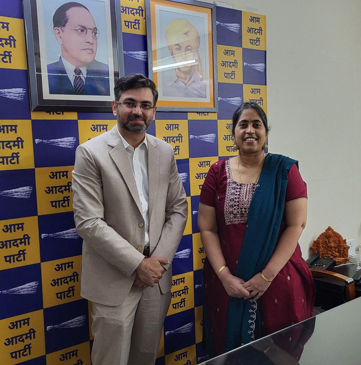 sphavisha's tweet photo. Happy Birthday @nyvaanofficial 🎂 

One of the sharpest AAP voices on TV debates.  

Whether dismantling propaganda, exposing double standards or backing points with facts & data, Nyvaan takes on entire panels with calm composure, quick rebuttals & zero fear of misinformation.  

A favourite among AAP supporters. 

Keep raising the bar & speaking truth to power 🔥💯