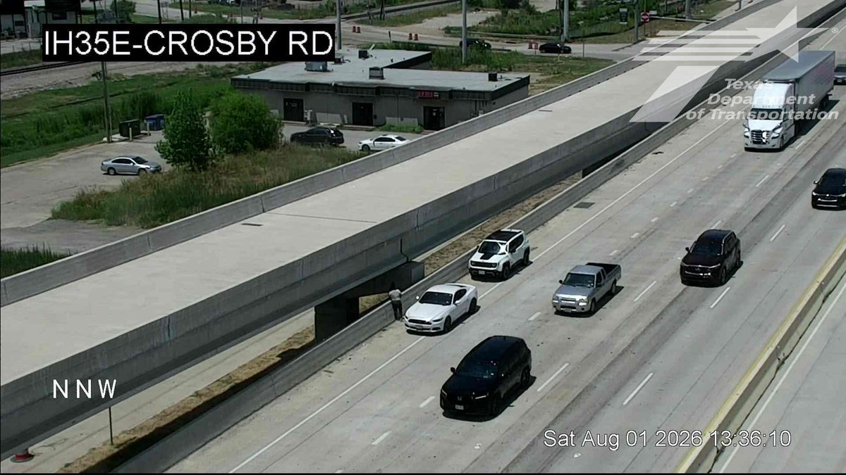 krldtraffic's tweet photo. #Carrollton: SB IH-35E @ Crosby Rd., a crash blocks the right lane - delays from Belt Line Rd. @KRLD #KRLDTraffic #1080KRLD #trafficalert @TxDOTDallas https://t.co/CgsL8TWBcy