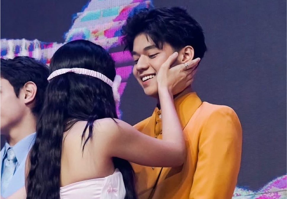 urfavv_aeri's tweet photo. Pang ilang chapter ko na tooo?! 🫠🫠🫠 UGANG UGA PA RIN 🥹🥹🩷

#CapriceCayetano | #MarcoMasa
#CapCo | #YMFSZiGel https://t.co/I0ifLcvK1w