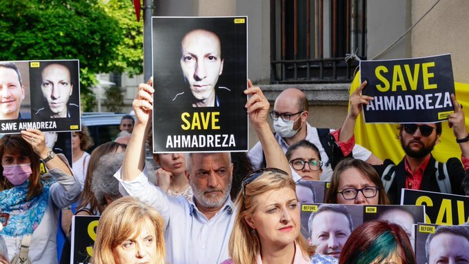 Amandalavan1's tweet photo. Ahmadreza Djalali, another weekend caged. It's been 10+YEARS without seeing his precious children grow to young adults. His wife desperate to hold her husband. An innocent political prisoner tortured &amp; it must stop! @SwedishPM @MariaStenergard @araghchi @drpezeshkian @kajakallas https://t.co/PBhjleis0q