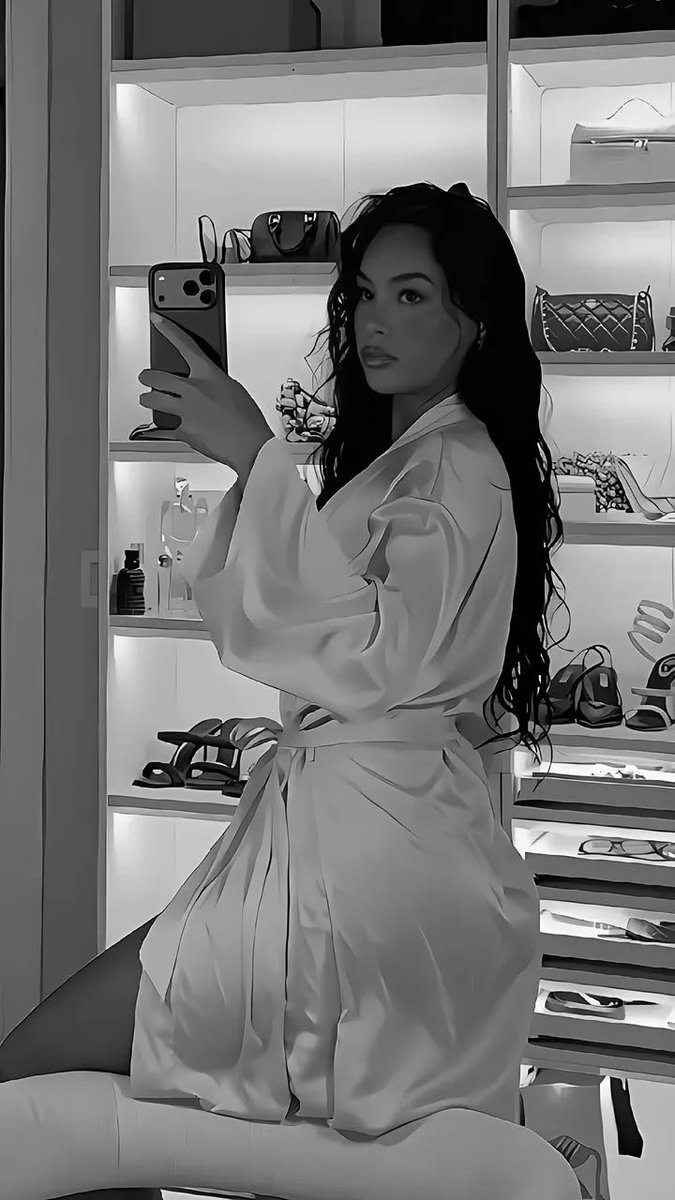 vierseliz's tweet photo. ㅤㅤㅤㅤ𝓒onheça-me
    
 — 𝓝ome: Elizabeth Grayson
 — 𝓐ltura: 1,68
 — 𝓘dade: 24
 — 𝓢igno: Gêmeos 
 — 𝓔stado civil: solteira 
 — 𝓢exualidade: Heterossexual 
 — 𝓔stação favorita: Verão 
 — 𝓒or favorita: Preto https://t.co/0Ecxzyuqwk