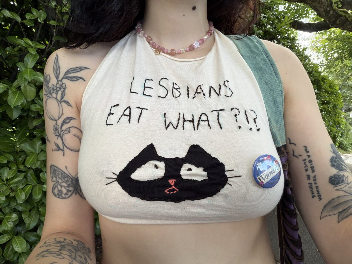 immaegterial's tweet photo. dyke march today :’) https://t.co/Ij8Gt0n75Q