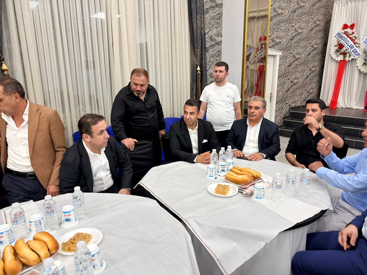 AkPartiBismil's tweet photo. 💍 Düğün Töreni

İl Başkanımız Sayın Hamit Sümer, İl Yönetim Kurulu Üyelerimiz, İlçe Başkanımız Sayın Muzaffer Cengiz Özaydın, İlçe Yönetim Kurulu Üyelerimiz ve İlçe Gençlik Kolları Başkanımız ile birlikte, Yaşedici ve Araz ailelerinin evlatlarının düğün törenine katılım sağladık.

Genç çiftimizi gönülden tebrik ediyor, Yaşedici ve Araz ailelerini kutluyor; evlatlarına ömür boyu sağlık, huzur ve mutluluk diliyoruz.