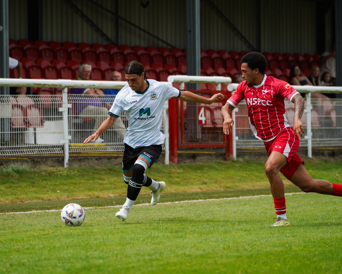 DoverAthletic's tweet photo. Final pre-season minutes in the tank 📸

#DAFC | ⚪⚫️ https://t.co/lyhuJ5A5dN