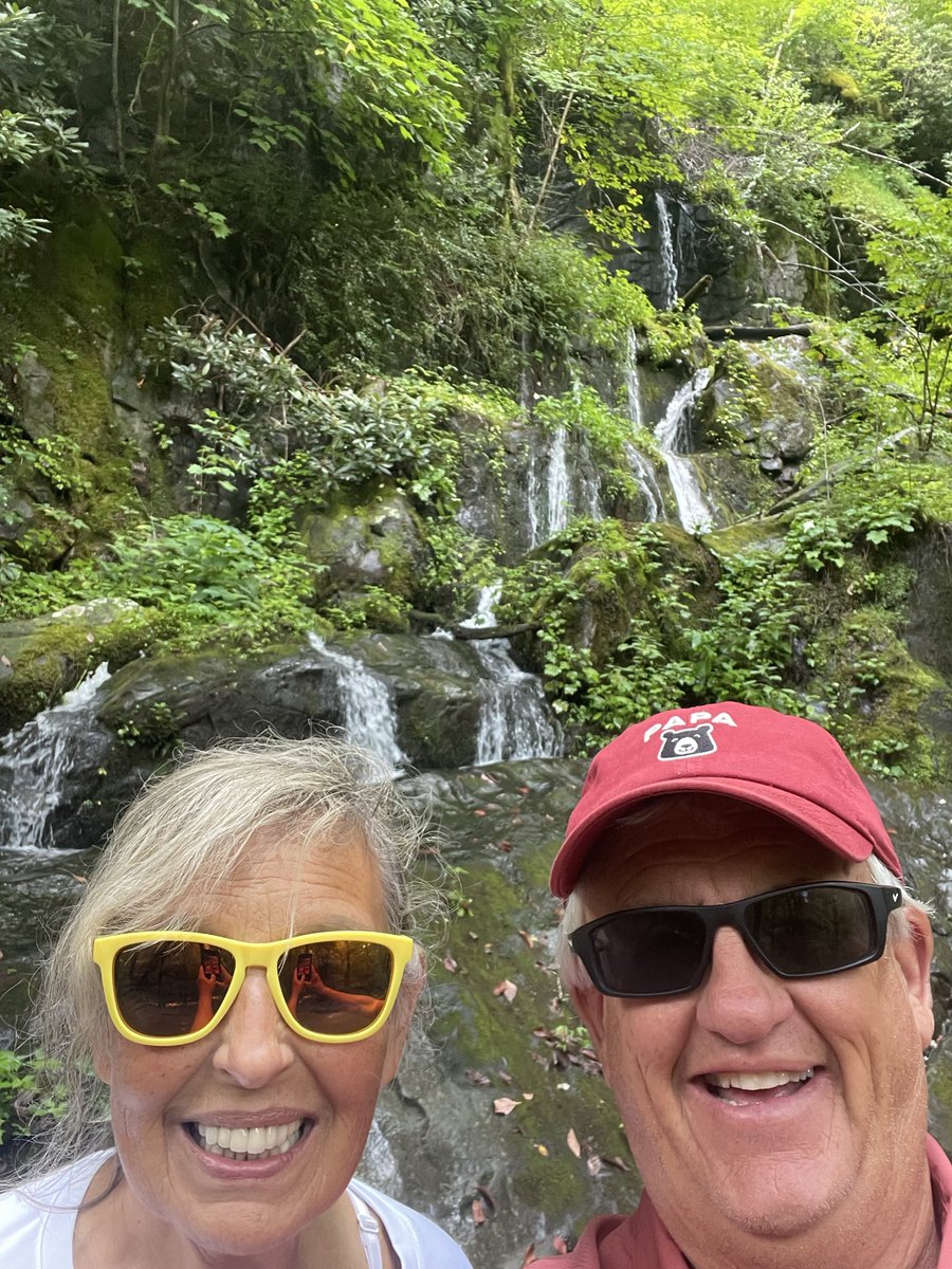 jhpostman's tweet photo. A Nice Ride Through the Smoky Mountains and seeing a Another 🐻
#GreatVacation https://t.co/tkXXJLFfj0