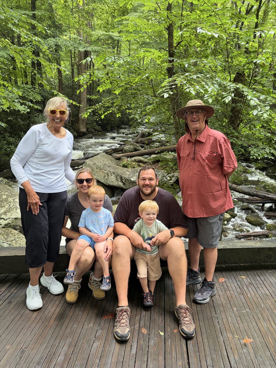 jhpostman's tweet photo. A Nice Ride Through the Smoky Mountains and seeing a Another 🐻
#GreatVacation https://t.co/tkXXJLFfj0