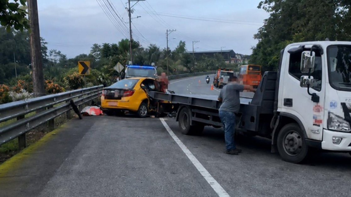 ecuainm_oficial's tweet photo. ‼️#URGENTE
Cuatro personas fallecieron y otras 12 resultaron heridas tras un siniestro de tránsito registrado la madrugada de este sábado 1 de agosto en el sector El Limón, cantón Quinindé, provincia de Esmeraldas. https://t.co/vPOYV4WWi3