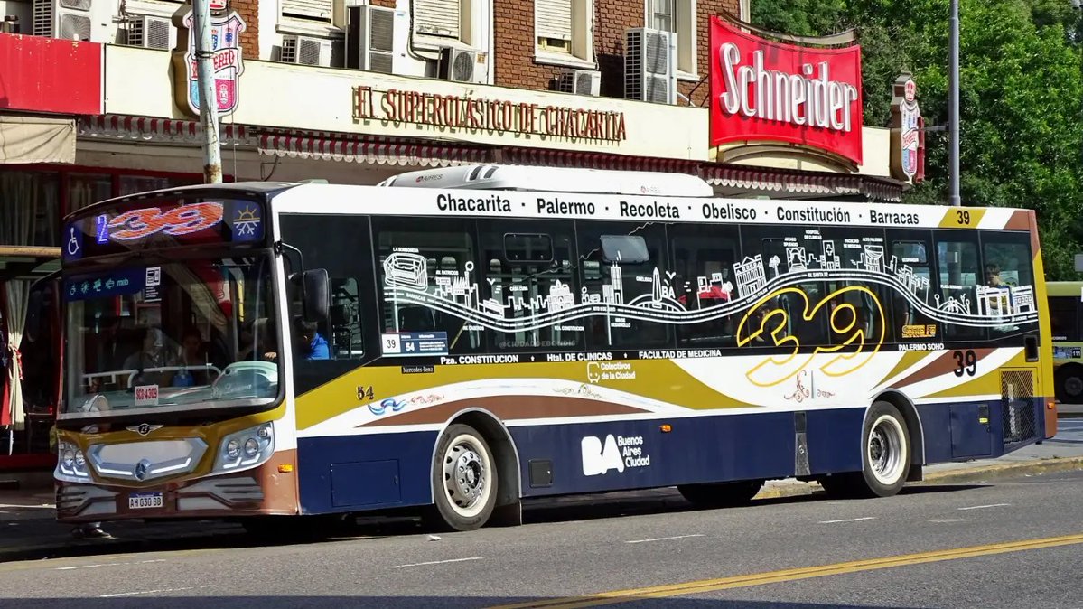 AmbaTransporte's tweet photo. Agosto con "A" de AUMENTOS⬆️
Desde hoy 1/8 viajar es mas caro! 
🚇+3,4%SUBTES pasa a costar $1684
🚍+4,4% BONDIS PBA el minimo pasa a ser de $1111,19%
🚍+3,9% BONDIS CABA pasa a $852,90 el minimo 
🚉TRENES aumentan un 10,5% https://t.co/sUIVgftmym
