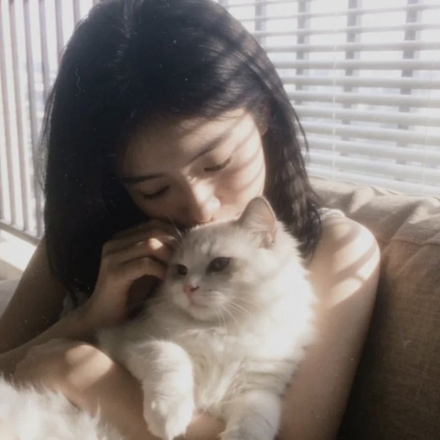 taintedrouge's tweet photo. one day for this. one. an insult, frankly. here she is anyway: soft handed and holding a creature that is currently having a better afternoon than any man alive. if i looked pitiful enough could she hold me like that too? https://t.co/fRqtkHmBrM