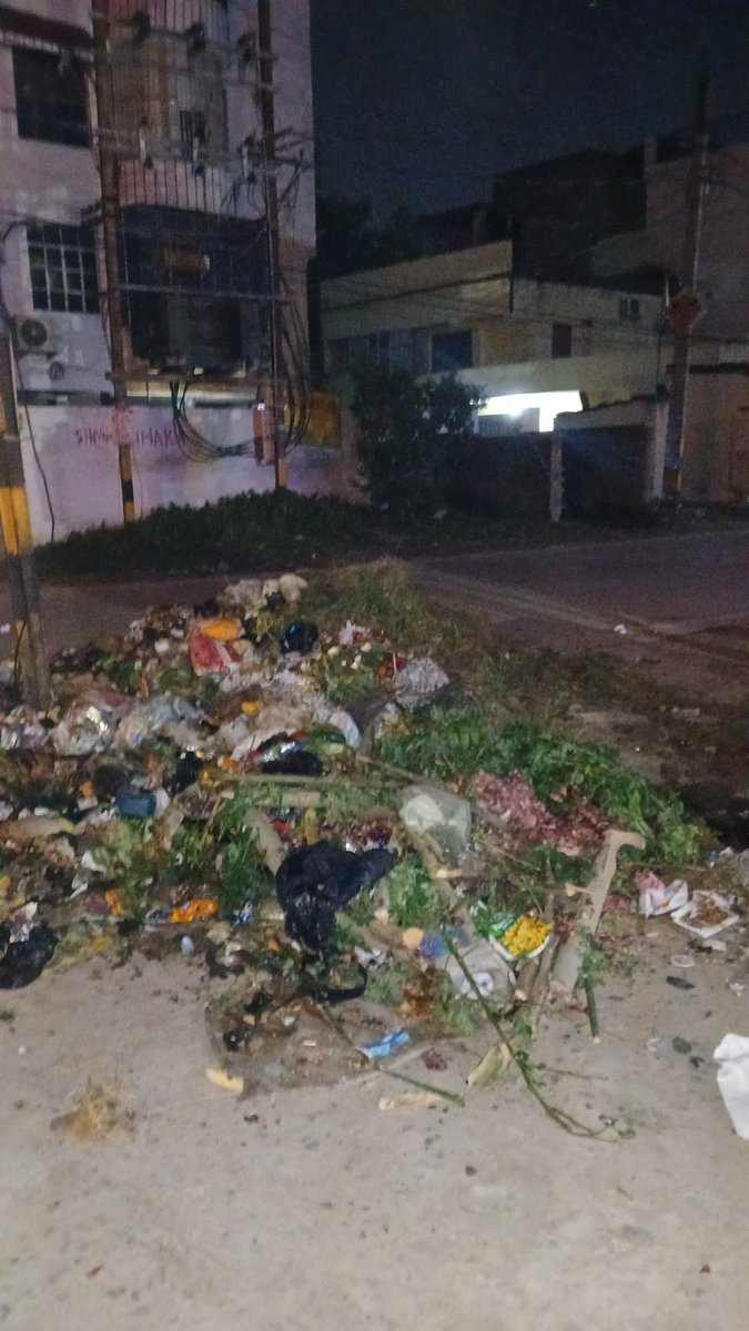 Simantmishra12's tweet photo. Bahut bahut dhanyawad @dm_patna kankarbagh kanti factory ko itna nayab taufa barish me dene ke liye... ab dengue maleriya acche se faila admi bimar hoga hospital jayega waha se usko private me shift kiya jayega fir paisa aitha jayega.. durdarshita kamal ki hai.🫡 https://t.co/rKfMqLOtu7
