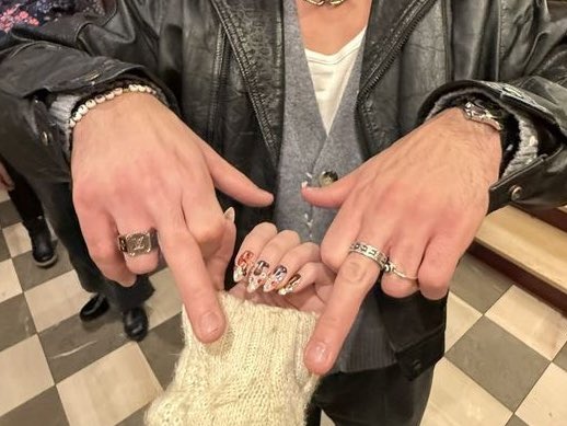 hudiaries's tweet photo. i’m easily distracted by his hands https://t.co/Aoxoutl4pf