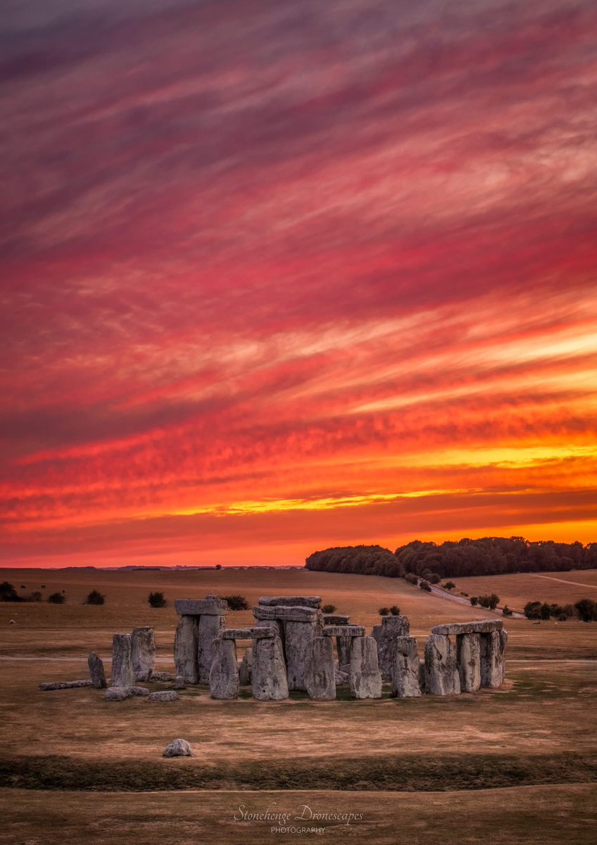 ST0NEHENGE tweet picture