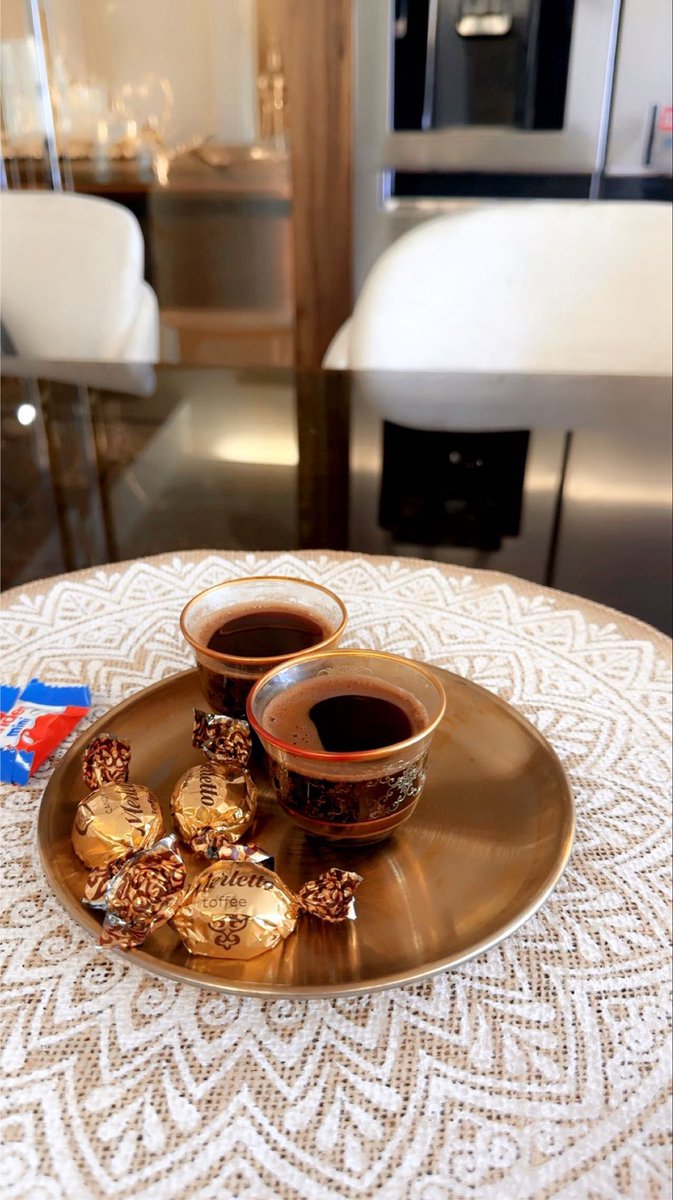 Sugar7fT_5959's tweet photo. دا أشرب كهوة يعنى صرت من طبقة المثقفين والنخبة .... 
أحلى شعور عندي من انظف المطبخ وأسويلي فنجان كهوة بحيث أبدي انشف الكزاز باوراق الكتب 🤭
الثقافة لا دين له ... https://t.co/bJ6RnoZnL4