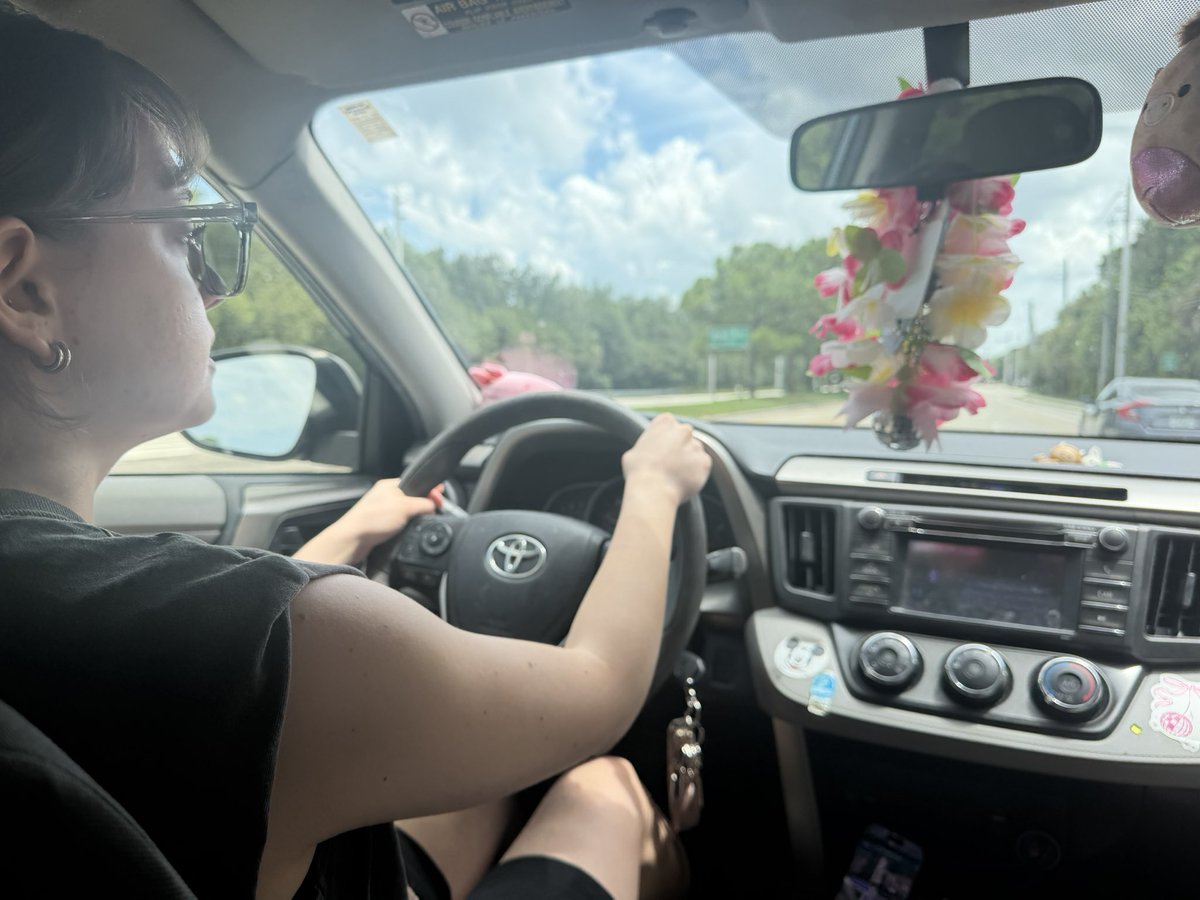 ainsomi's tweet photo. gabby’s driving now yk what that means https://t.co/UB2tjnOPQ1