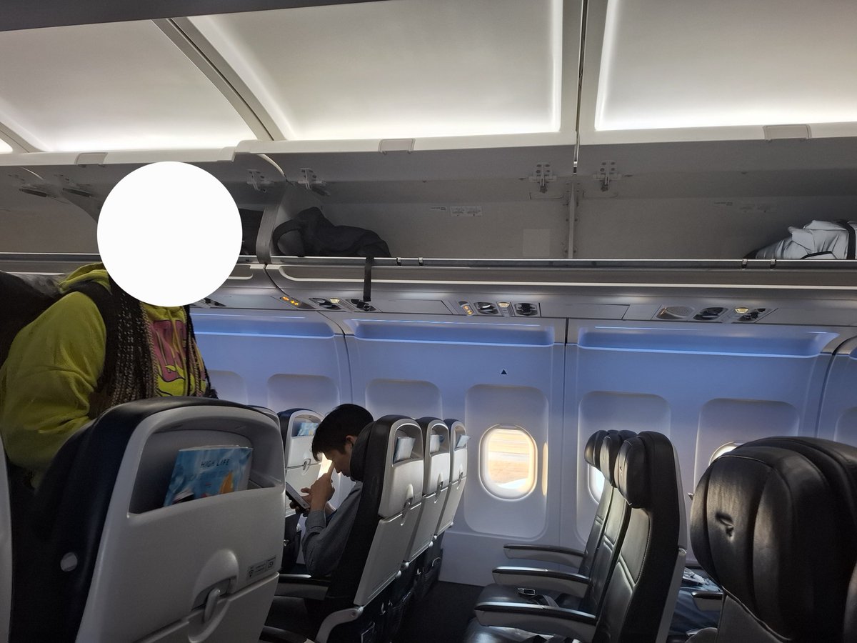 heckenhocker's tweet photo. @British_Airways oh look...here are the overhead lockers that we were told could not accommodate the carry on bags allowed by your ticket sales!  Why sell "one cabin bag plus small bag" when you make passengers check the bag everything? (4/4 segments so far) https://t.co/fkscMuR7Fx