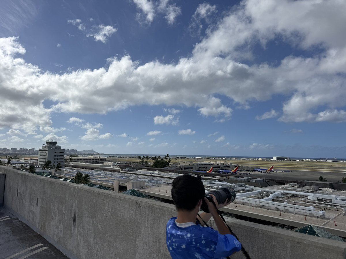morumoru1515's tweet photo. とにかく撮影スポットを探し
飛行機撮影三昧の旅でした
ホノルル空港直結の駐車場屋上で最後の撮影🐹😊ダイヤモンドヘッドも良く見えます⛰️ https://t.co/osDZQfrlMQ