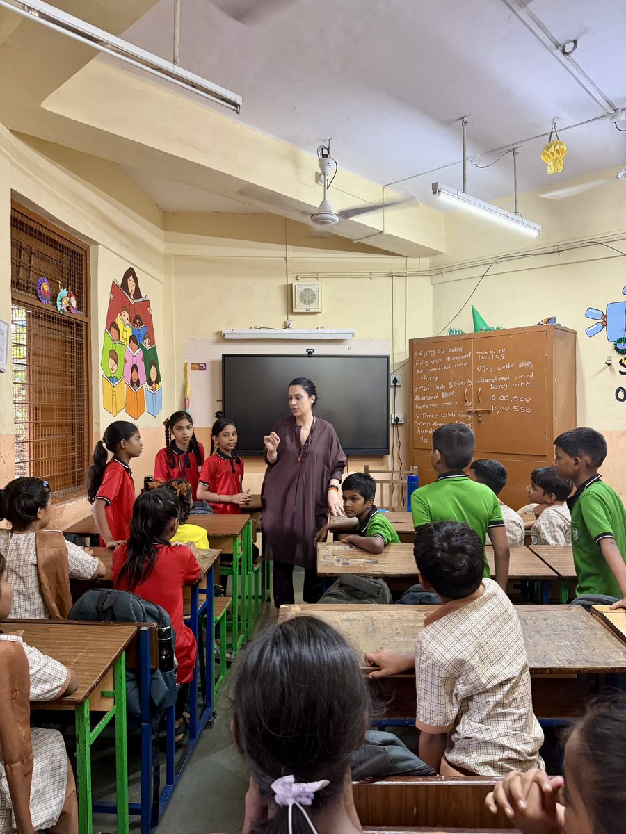 ROUBLENAGI's tweet photo. Weekend fun with my stars 🌟❤️ Art and Craft class. 
#RNAF#roublenagiartfoundation #educatingthroughart #CreativityClass #Mumbai 🌈📚
@RNAFMUMBAI @MisaalMumbai https://t.co/5zFJ6ZgrFS