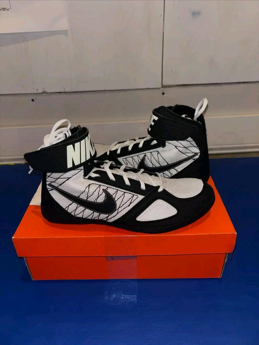 jackwillia7057's tweet photo. BNIB Nike Takedown 4 panda ® $300
Size 10
Fs/T
#Wrestling #Wrestlinggear #wrestlingshoes #forsale #wrestlingforlife https://t.co/30MCvNiihn
