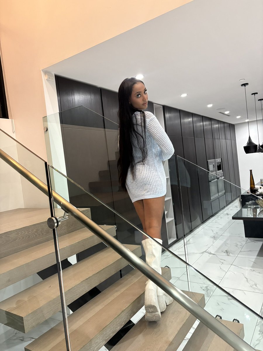 marissa_builds's tweet photo. Idk what was going through my mind when I got 30 inches of hair extensions but it was a moment https://t.co/WuHvJ4O8Kt