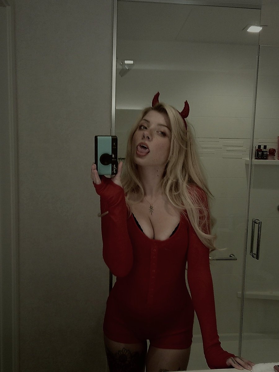 AngelicBuilt's tweet photo. ᅠ⠀
ᅠ⠀⠀  
ᅠ⠀⠀   
When she steals your phone. https://t.co/MsgYF4xdp1