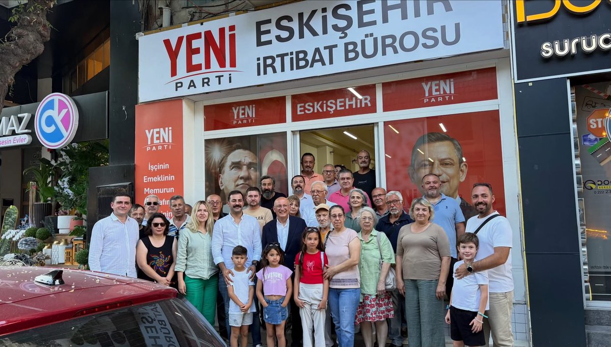 YeniPartiEsEs's tweet photo. Genel Başkan Yardımcımız Utku Çakırözer’i İrtibat Büromuzda ağırlamaktan büyük memnuniyet duyduk.

Ülkemizin demokrasi, hukuk ve adalet mücadelesini; örgütümüzün kararlılığı ve dayanışmasıyla büyütmeye devam edeceğiz.

@avtalatyalaz https://t.co/VXU3RoK8Aj