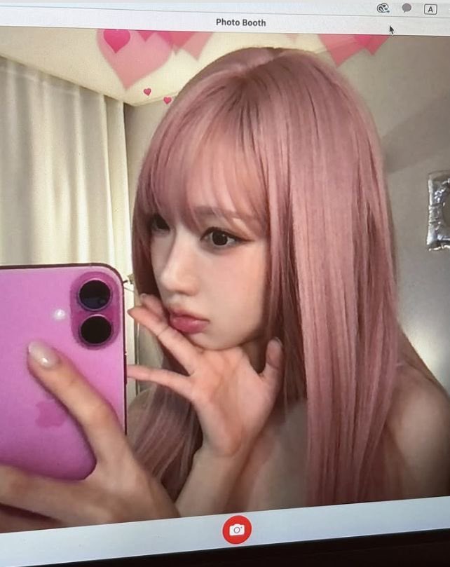 busylilybee's tweet photo. angels have pink hair 🪽🪽🪽 https://t.co/UBKqgzDIkr