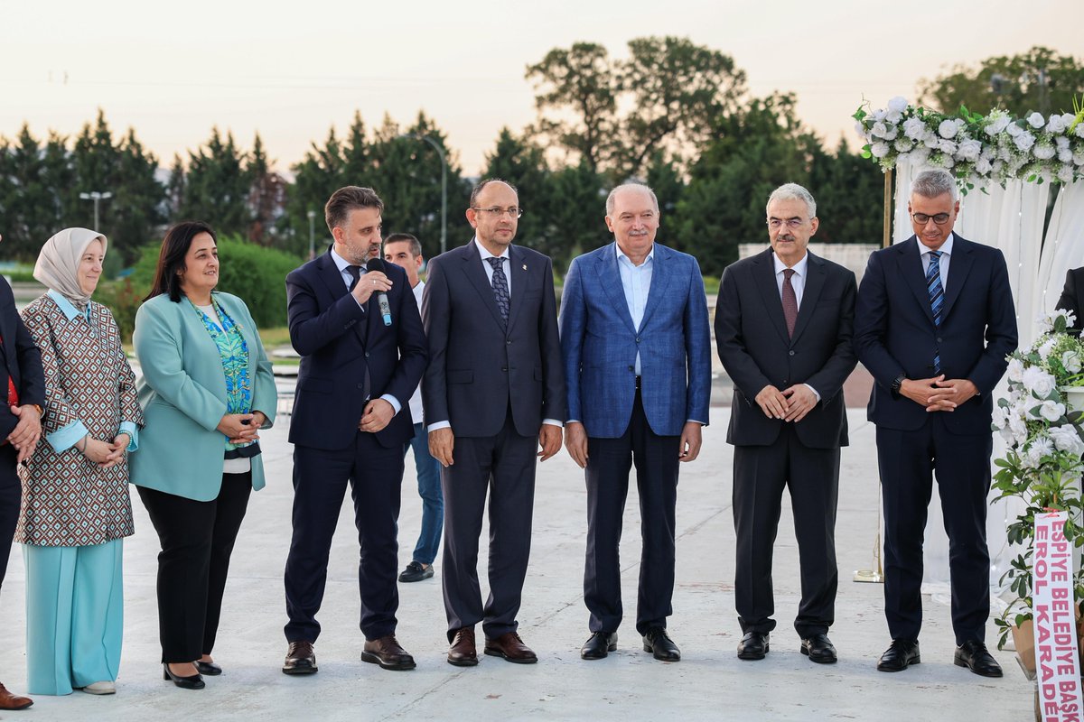 sahinbiba16's tweet photo. Sağlık Bakanımız Sayın Prof. Dr. Kemal Memişoğlu ve çok kıymetli protokol üyelerimizin katılımlarıyla Önceki Dönem İl Başkan Yardımcımız, Bakan Danışmanı Abdurrahman Tığ'ın kıymetli oğlunun nikah törenine katılarak mutluluklarına şahitlik ettik.

Genç çiftimiz Ebrar & Celal kardeşlerime bir ömür boyu sağlık, bereket, huzur ve mutluluk diliyorum.